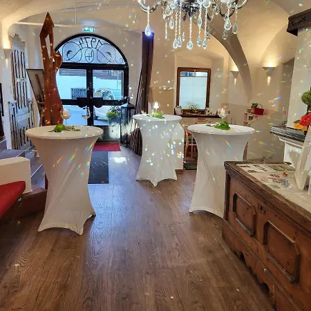 Konukevi Zur Schmiede 3*