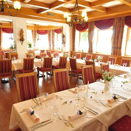 Konukevi Zur Schmiede 3*