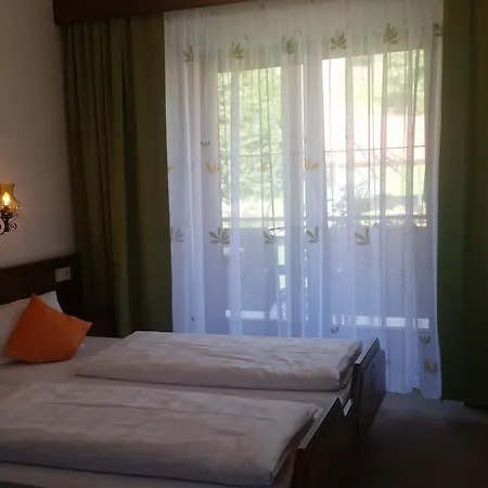 Zur Schmiede Guest house