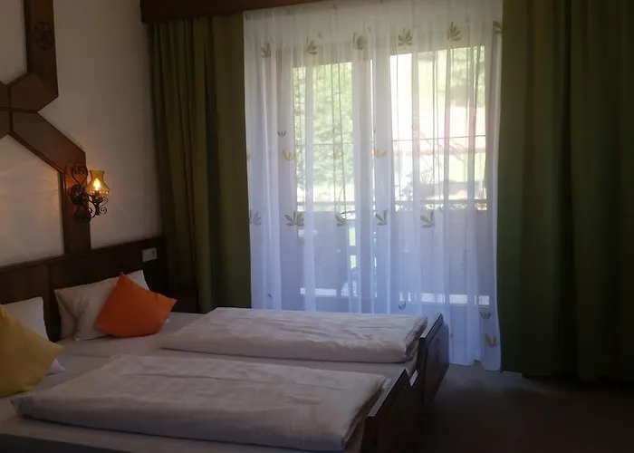 Zur Schmiede Guest house